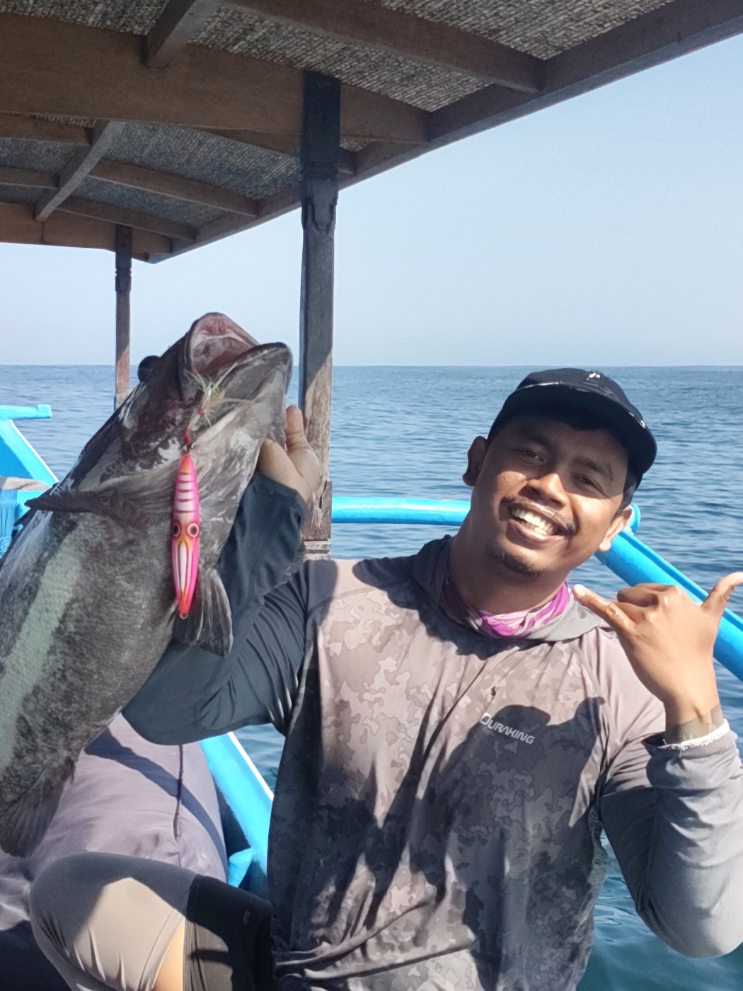 Our crew with a giant trevally — Boho Kink Konk fishing charter, Kuta Bali